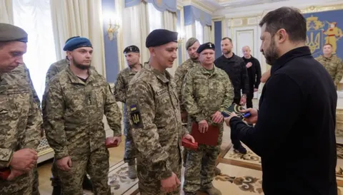 Зеленський нагородив танкістів: що стоїть за відзначенням Дня танкових військ