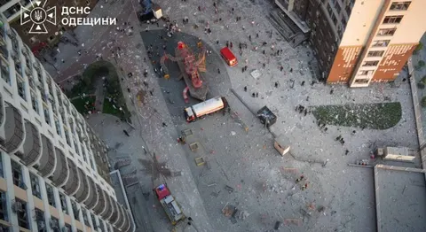 Понад пів сотні постраждалих за добу: Зеленський про удари по десяти областях