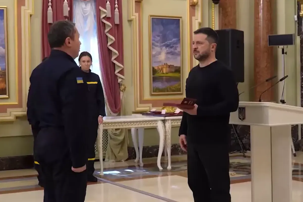 56 тисяч рятувальників і шість «Золотих Зірок»: що стоїть за привітанням ДСНС