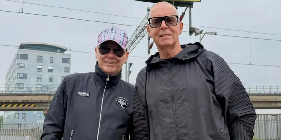 Pet Shop Boys висміяли вибори в Росії: що стоїть за піснею A top secret washing machine