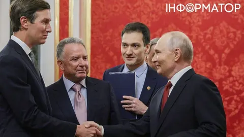 Зустріч у Кремлі: Путін змусив посланців Трампа чекати — Bloomberg