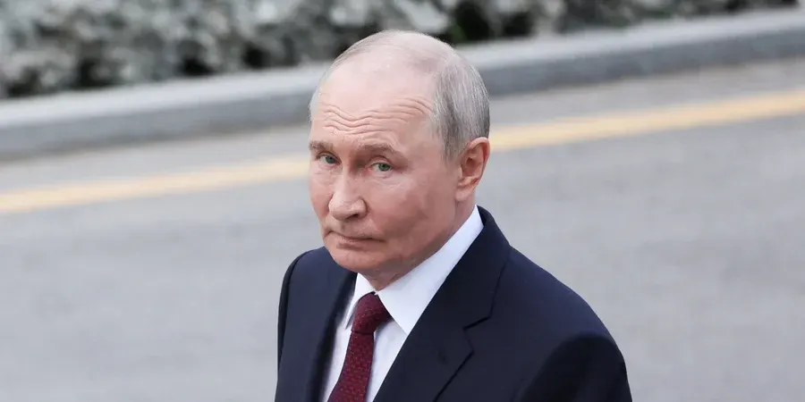 Охорона Путіна посилилася: пікап з кулеметом і закритий трап