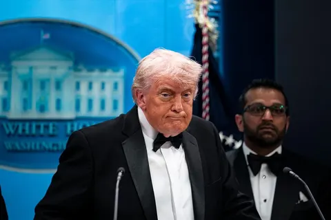«Він втратив право керувати»: Карлсон закликав усунути Трампа
