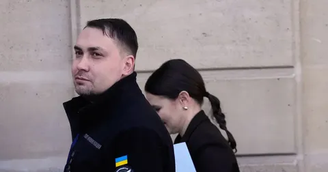 Скандал навколо генпрокурора: що означає виїзд Кравченка за кордон для України