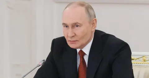 Секретні укази Путіна: що приховує Кремль у день візиту директора ЦРУ
