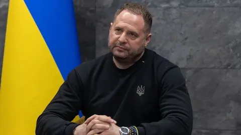 ВАКС продовжив обов'язки Єрмака, але зняв електронний браслет