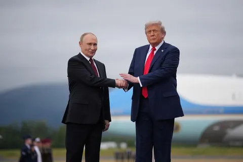 Трамп обіцяє Путіну економічні вигоди, але Кремль не полишає планів щодо Донеччини