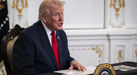 Трамп закликав Зеленського зупинити удари по російських НПЗ: що стоїть за цією заявою