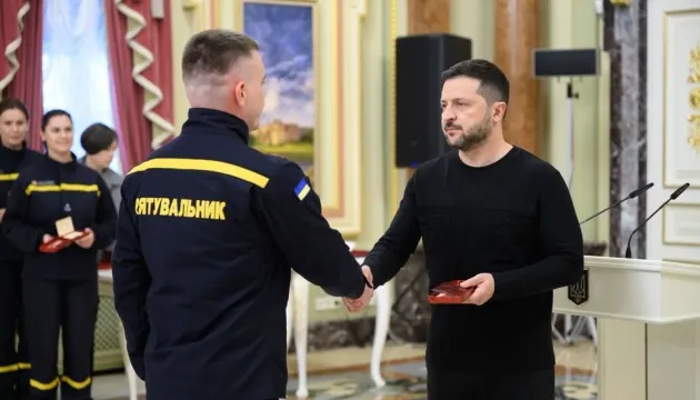 Зеленський привітав рятувальників: у лавах ДСНС служать 56 тисяч людей