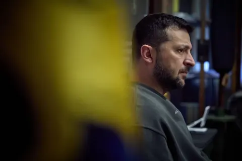 Зеленський: не віддамо Донбас і не дамо кремлю зекономити на війні