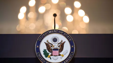 Держдеп США зберіг найвищий рівень небезпеки для поїздок в Україну