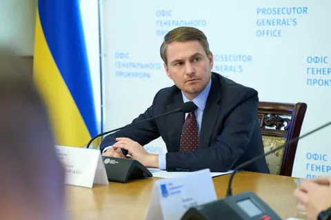 Кравченко заявив про тиск на Зеленського: що стоїть за відставкою генпрокурора
