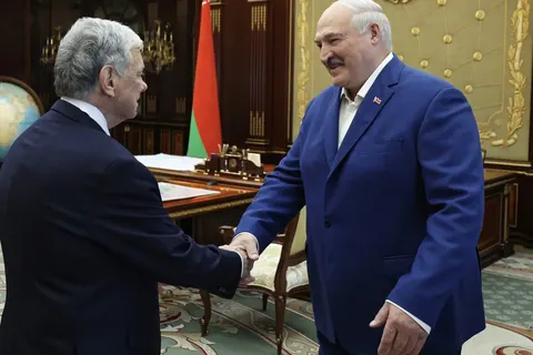 Горілка і жарти: як спецпосланець Трампа домовляється з Лукашенком