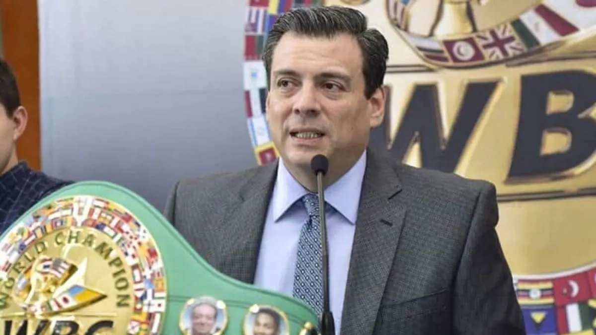 Президент WBC отримав орден від Зеленського попри суперечку з Усиком