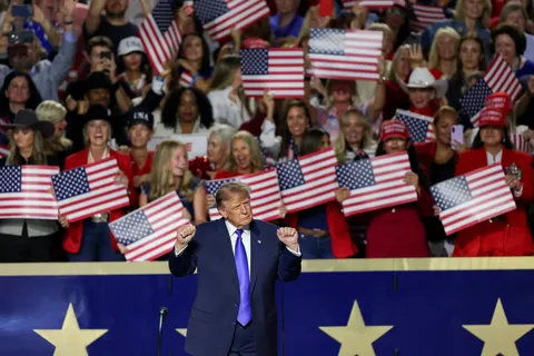 Трамп обіцяє $5 тис. кожному американцю: що стоїть за передвиборчою пропозицією
