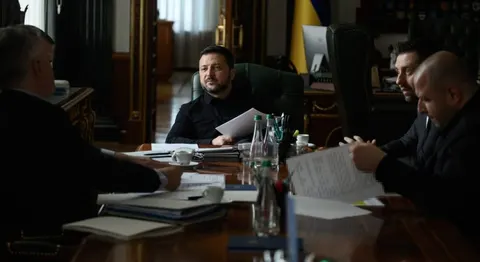 Зеленський провів нараду з переговорною групою перед візитом представників США