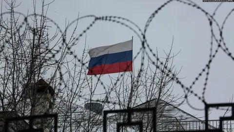 Санкції США проти покупців російської нафти: що це змінить для України