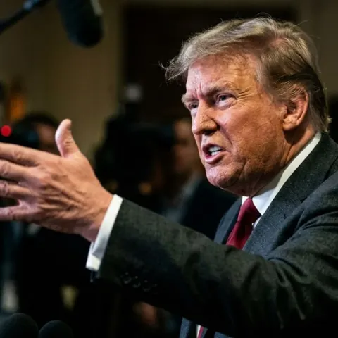 Трамп вимагає від Зеленського припинити удари по НПЗ: що це означає