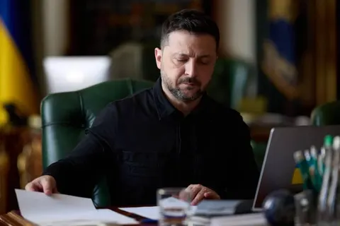 Зеленський вимагає негайного звільнення Кравченка: що стоїть за відставкою генпрокурора