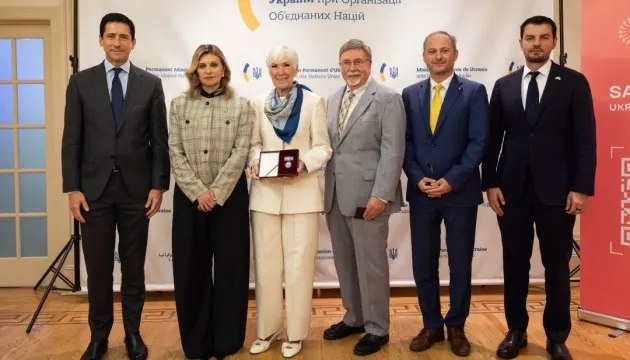 Зеленська нагородила Гейл Міллер: що стоїть за відбудовою центру в Бородянці