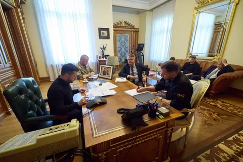 Зеленський і Макрон домовилися прискорити постачання зброї та ракет