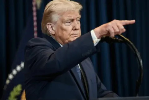Опитування: 55% американських виборців вважають політику Трампа шкідливою для економіки