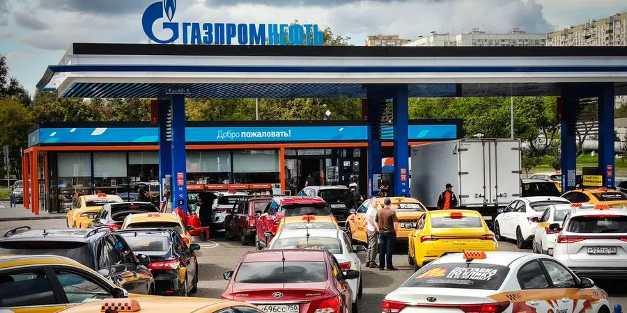 Паливна криза в РФ: чому удари по НПЗ болючіші за офіційну статистику