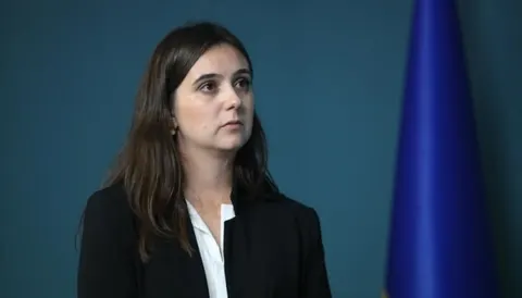 Зеленський підписав три укази про санкції: під обмеження потрапила Юлія Мендель