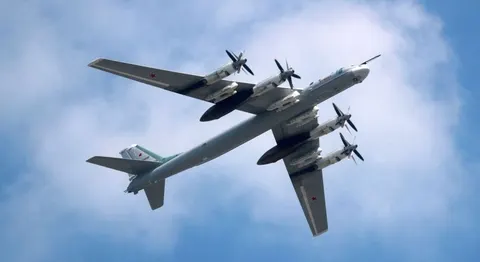 СБУ вразила російський Ту-95МС в Енгельсі та НПЗ під Ярославлем — Зеленський