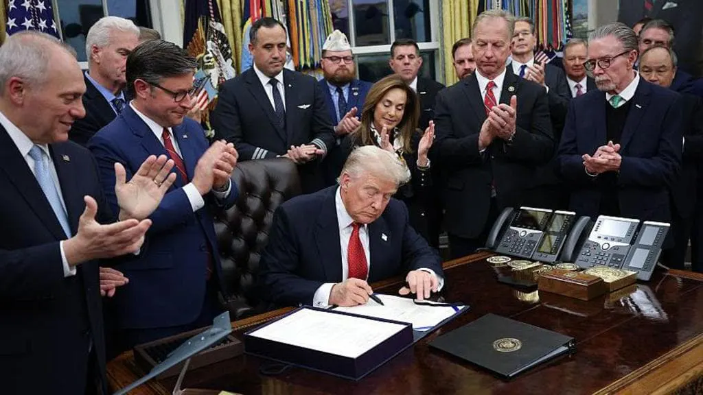Трамп підписав тимчасовий бюджет, щоб уряд не зупинився перед виборами