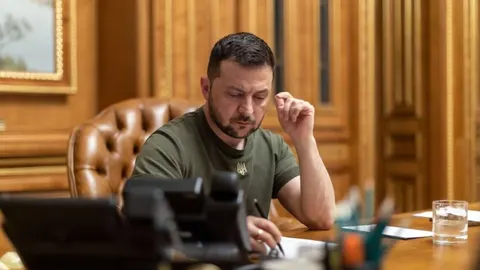 Зеленський звільнив керівника департаменту СБУ після конфлікту з ГУР