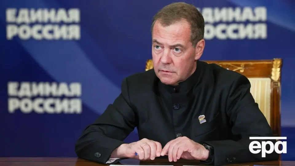 Медведєв назвав нові санкції США «мерзощами»: що це означає для Росії та світу
