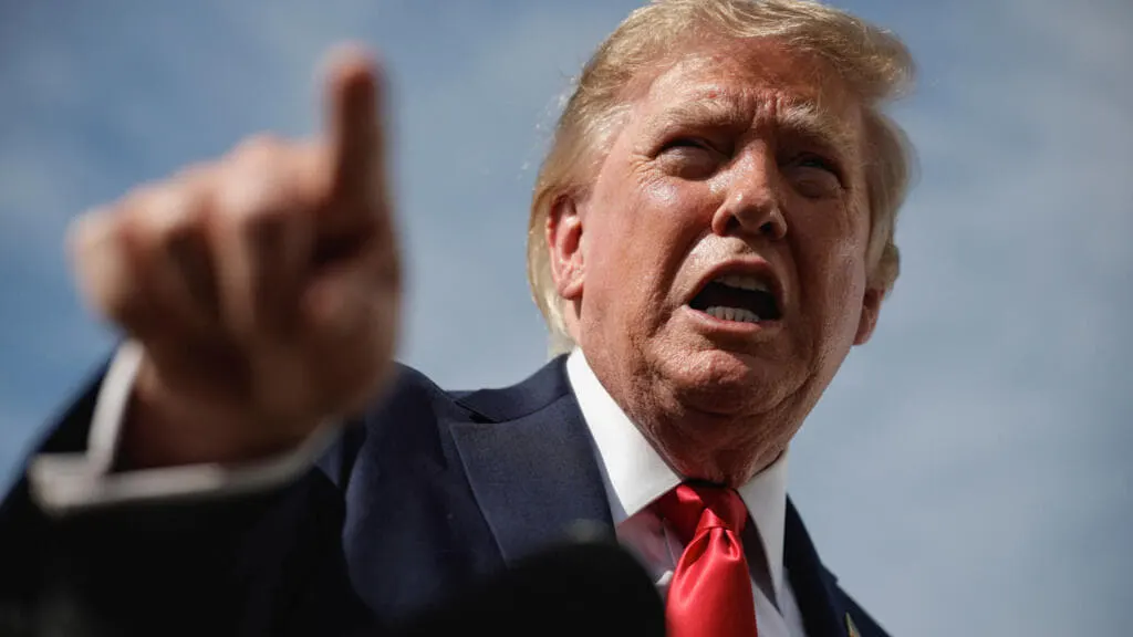 Трамп обмежив доступ CNN, MS NOW і Politico до Білого дому: що це означає