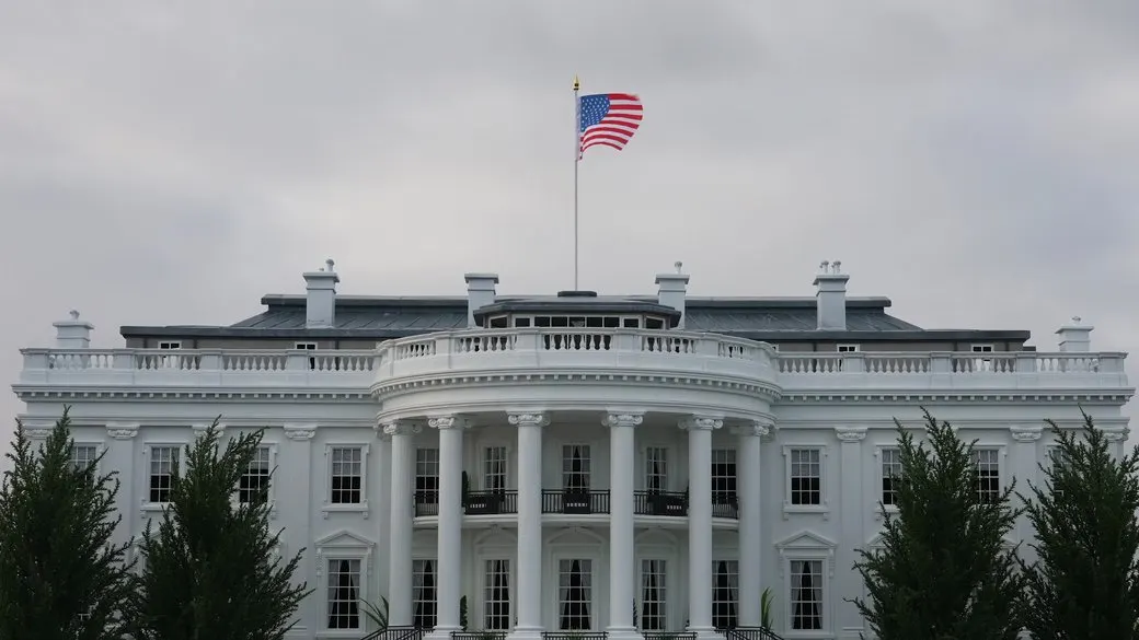 Білий дім закрив двері для трьох медіа: що означає конфлікт Трампа з пресою