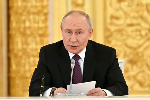 Путін доручив регіонам готуватися до повернення військових із зони бойових дій