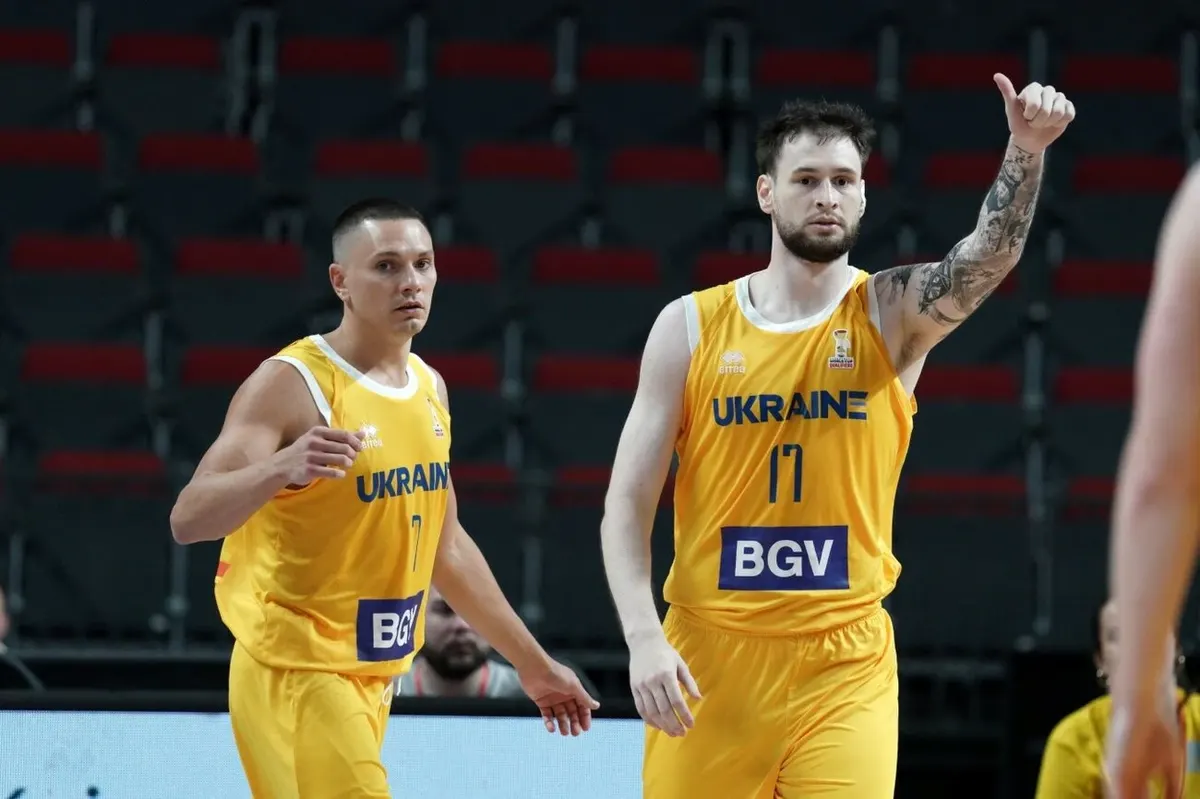 Українські фанати в Ризі заспівали хіт про Путіна під час матчу з Грецією
