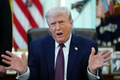 Обіцянка Трампа виплатити американцям по 5 тисяч доларів: що це означає для демократії