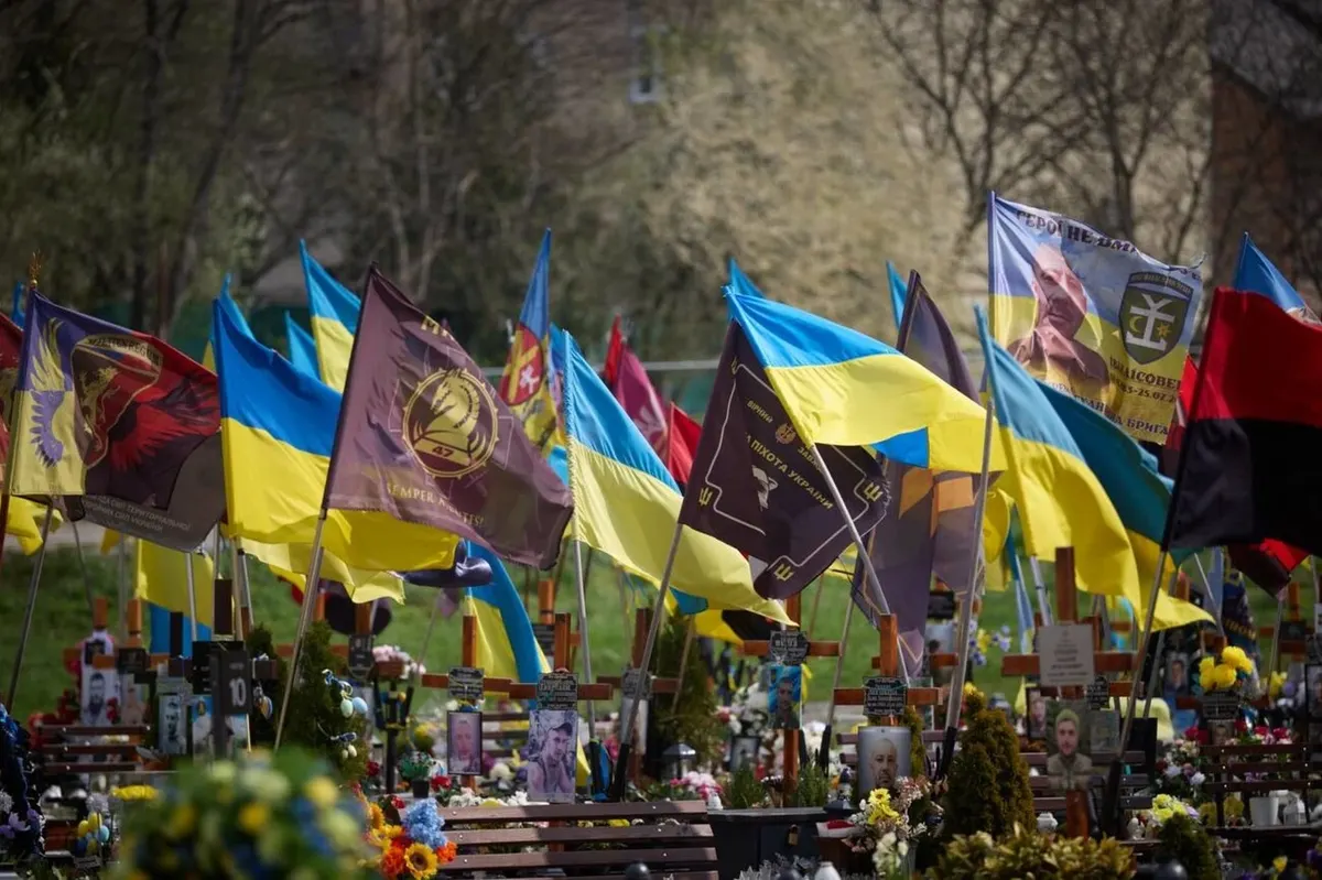 День пам'яті захисників: Зеленський закликав шанувати кожного воїна